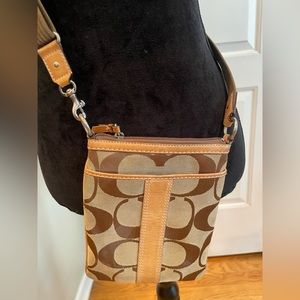 Coach vintage crossover